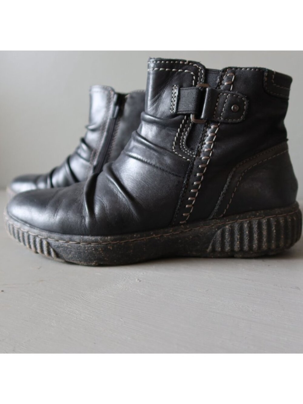 Clarks Shoes Black Leather Ankle Boots Women's Size 5.5 - Picture 3 of 12